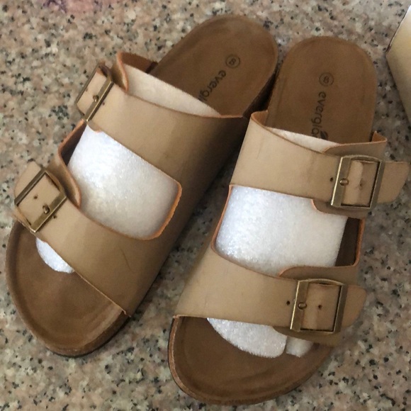SOLD!!!!!!! 6.5 Everglades sandals (taupe) - Picture 3 of 5